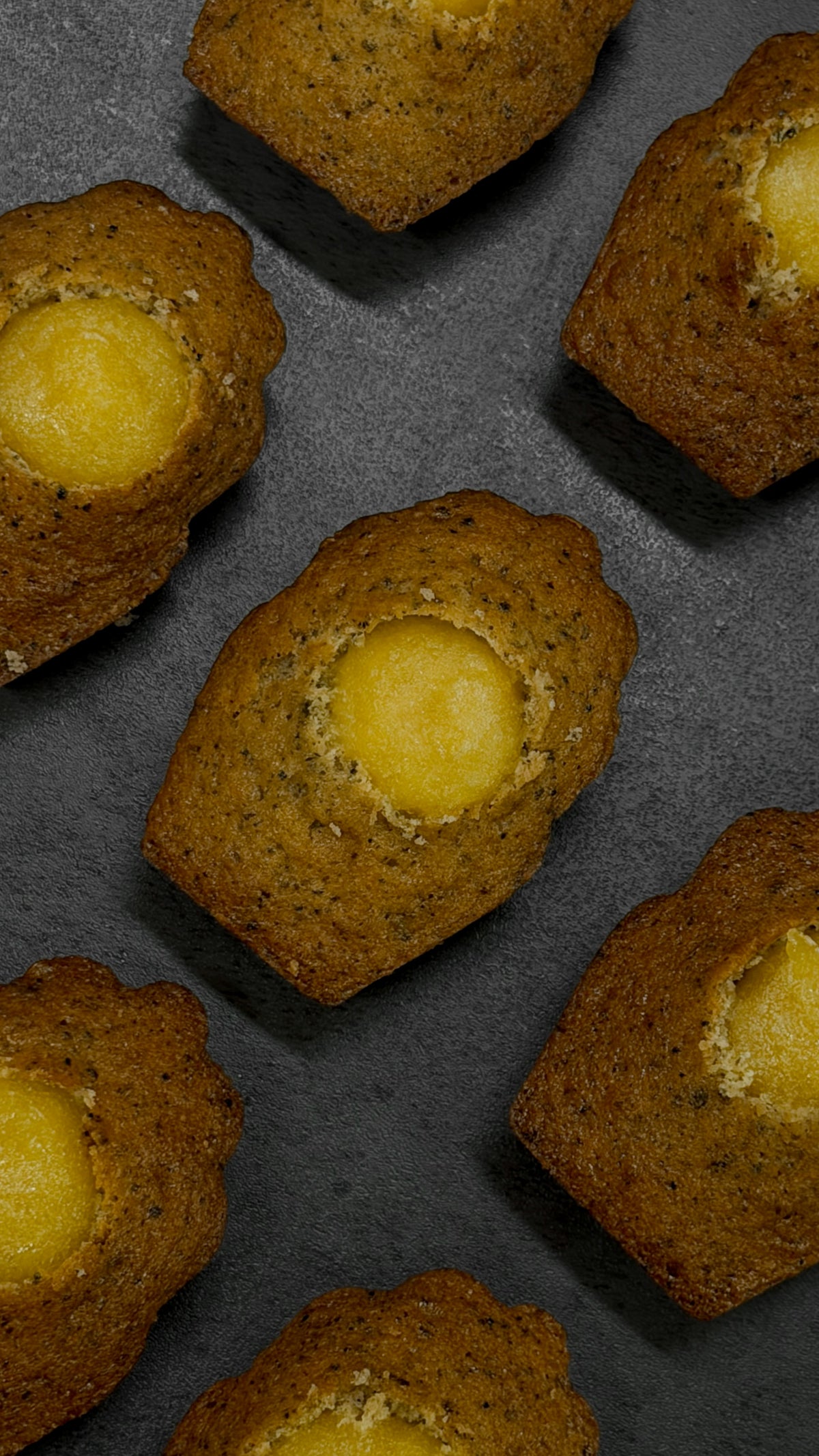 Madeleine Oolong Tea & Pineapple (6 pieces in a box)