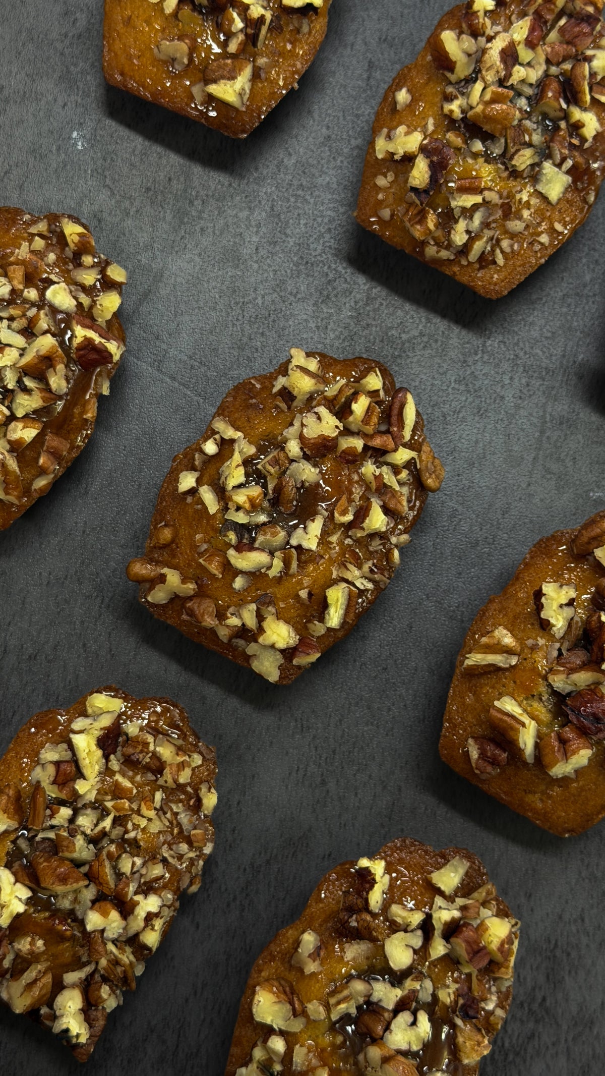 Madeleine Miso Caramel Pecan (6 pieces in a box)