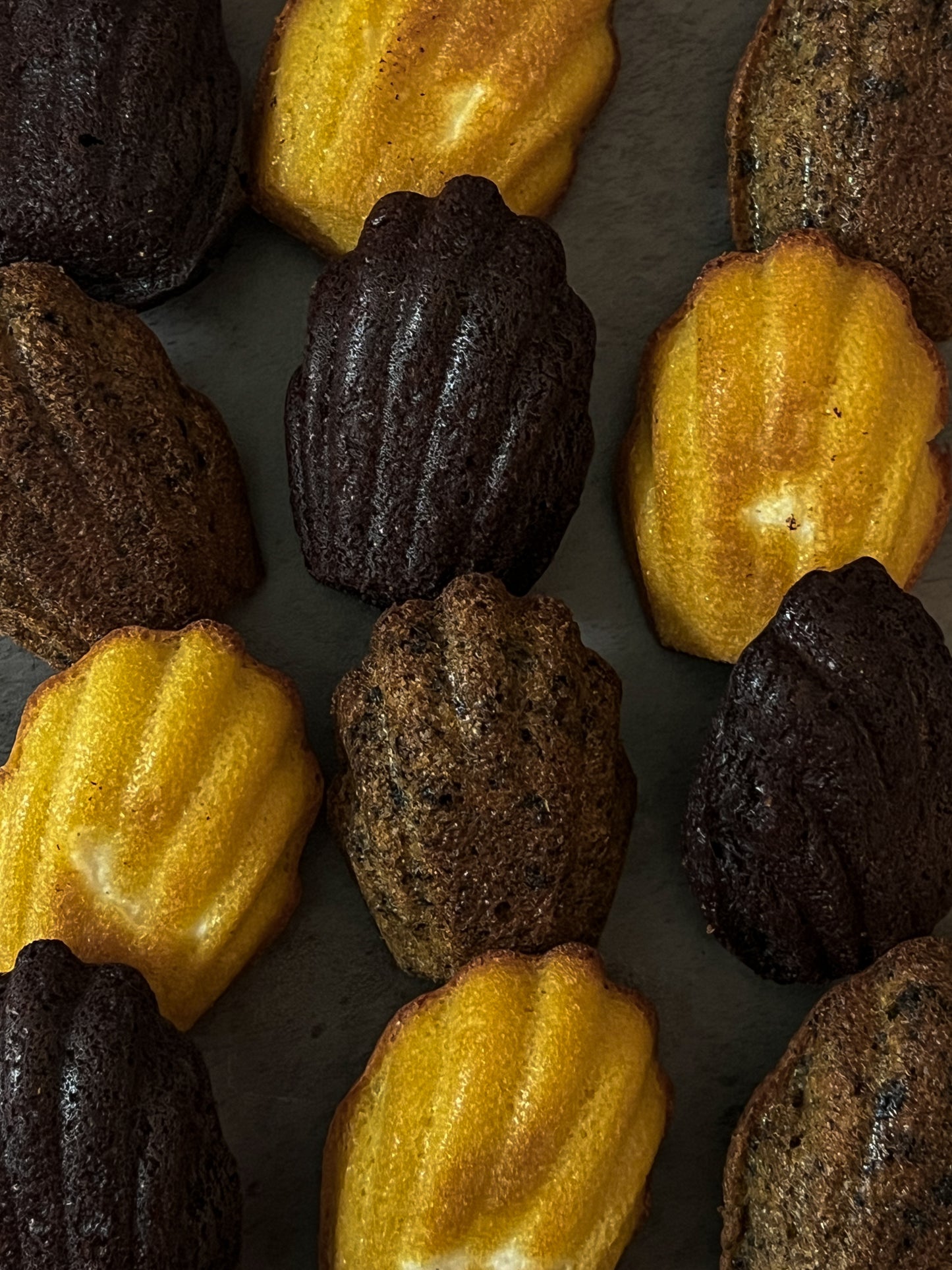 Madeleine Mix (Christmas Special - Chocolate [8 pcs], Mochi [8 pcs]) - Oreo [8pcs]